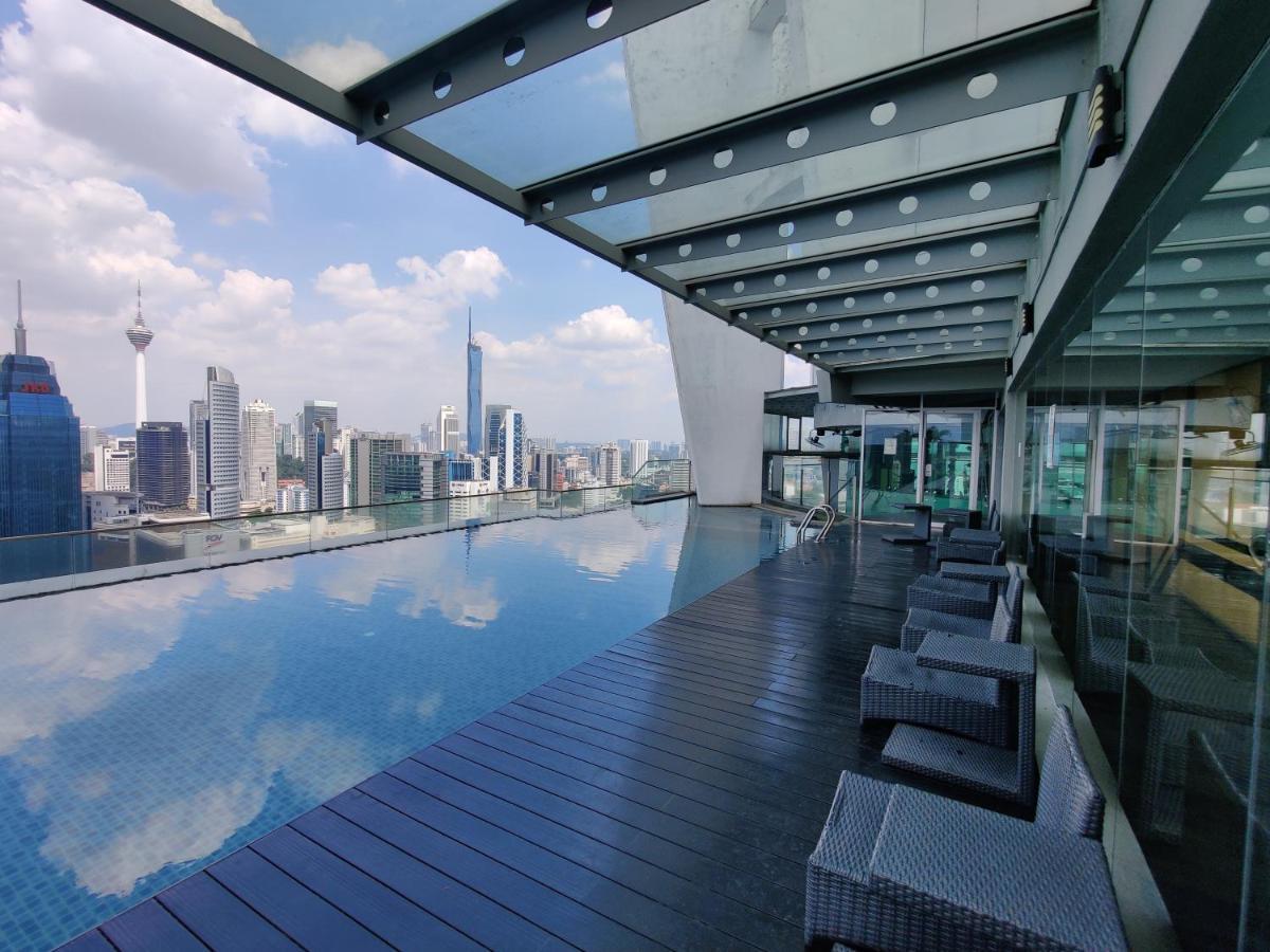 Skybed Over The Sky Hostel @Regalia Suites & Residences Kl Kuala Lumpur Esterno foto