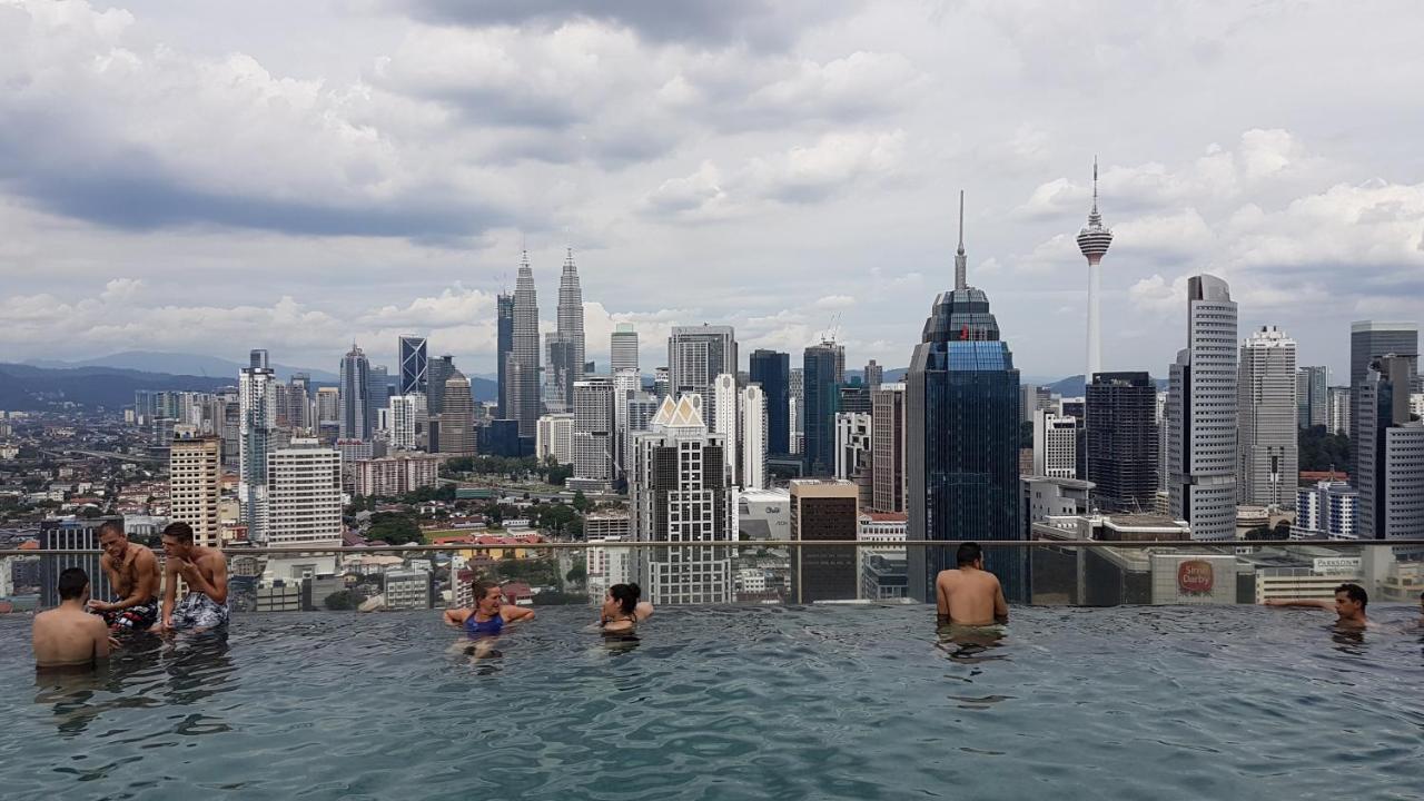 Skybed Over The Sky Hostel @Regalia Suites & Residences Kl Kuala Lumpur Esterno foto